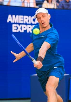 August 30, 2025, Flushing Meadows, New York, USA: Denis Shapovalov hits a backhand return during a match against Jannik Sinner on Day 7 of the 2025 US Open at USTA Billie Jean King National Tennis Center on Saturday August 30, 2025 in the Flushing neighborhood of the Queens borough of New York City. JAVIER ROJAS PI Flushing Meadows USA - ZUMAp124 20250830_zaa_p124_073 Copyright: xJavierxRojasx
