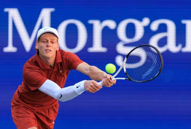 August 30, 2025, Flushing Meadows, New York, USA: Jannik Sinner reaches for a double backhand during a match against Denis Shapovalov on Day 7 of the 2025 US Open at USTA Billie Jean King National Tennis Center on Saturday August 30, 2025 in the Flushing neighborhood of the Queens borough of New York City. JAVIER ROJAS PI Flushing Meadows USA - ZUMAp124 20250830_zaa_p124_069 Copyright: xJavierxRojasx