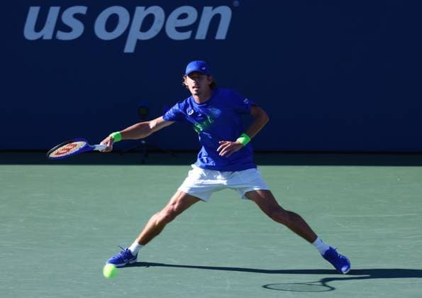 2025 US Open Tennis Championships, Day Seven, Billy Jean-King Tennis Centre, Flushing Meadows, New York, USA, 30 08 2025 Alex de Minaur (AUS) in action during his third round match against Daniel Altmaier (GER) in the 2025 US Open at Flushing Meadows New York Billy Jean King Tennis Centre, Flushing Meadows New York USA Copyright: xMarkxGreenwoodx