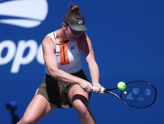 2025 US Open Tennis Championships, Day Seven, Billy Jean-King Tennis Centre, Flushing Meadows, New York, USA, 30 08 2025 Linda Noskova (CZE) in action during her third round match against Karolina Muchova (CZE) in the 2025 US Open at Flushing Meadows New York Billy Jean King Tennis Centre, Flushing Meadows New York USA Copyright: xMarkxGreenwoodx