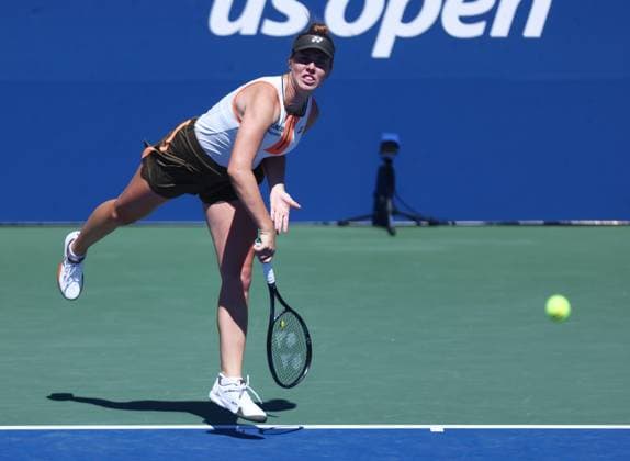 2025 US Open Tennis Championships, Day Seven, Billy Jean-King Tennis Centre, Flushing Meadows, New York, USA, 30 08 2025 Linda Noskova (CZE) in action during her third round match against Karolina Muchova (CZE) in the 2025 US Open at Flushing Meadows New York Billy Jean King Tennis Centre, Flushing Meadows New York USA Copyright: xMarkxGreenwoodx