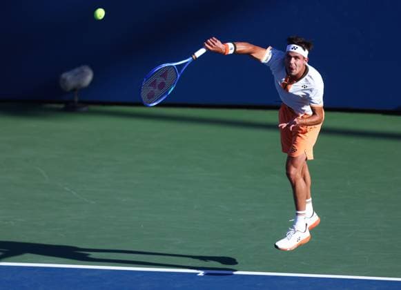 2025 US Open Tennis Championships, Day Seven, Billy Jean-King Tennis Centre, Flushing Meadows, New York, USA, 30 08 2025 Daniel Altmaier (GER) in action during his third round match against Alex de Minaur (AUS) in the 2025 US Open at Flushing Meadows New York Billy Jean King Tennis Centre, Flushing Meadows New York USA Copyright: xMarkxGreenwoodx
