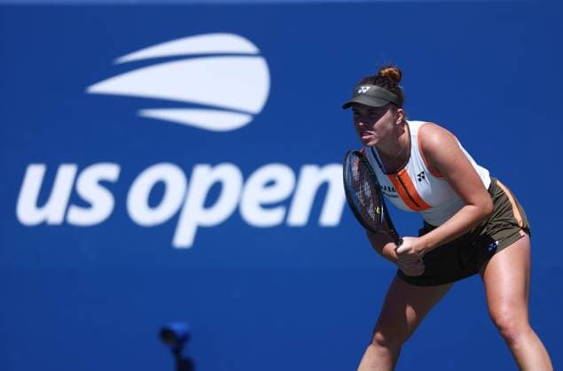 2025 US Open Tennis Championships, Day Seven, Billy Jean-King Tennis Centre, Flushing Meadows, New York, USA, 30 08 2025 Linda Noskova (CZE) in action during her third round match against Karolina Muchova (CZE) in the 2025 US Open at Flushing Meadows New York Billy Jean King Tennis Centre, Flushing Meadows New York USA Copyright: xMarkxGreenwoodx