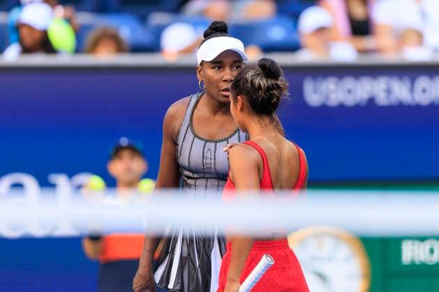 August 30, 2025, Flushing Meadows, New York, USA: Leylah Fernandez Venus Williams talk strategy during a match against Ulrikke Eikeri Eri Hozumi on Day 7 of the 2025 US Open at USTA Billie Jean King National Tennis Center on Saturday August 30, 2025 in the Flushing neighborhood of the Queens borough of New York City. JAVIER ROJAS PI Flushing Meadows USA - ZUMAp124 20250830_zaa_p124_110 Copyright: xJavierxRojasx
