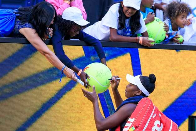 August 30, 2025, Flushing Meadows, New York, USA: Leylah Fernandez Venus Williams sign autographs for fans after winning their match against Ulrikke Eikeri Eri Hozumi on Day 7 of the 2025 US Open at USTA Billie Jean King National Tennis Center on Saturday August 30, 2025 in the Flushing neighborhood of the Queens borough of New York City. JAVIER ROJAS PI Flushing Meadows USA - ZUMAp124 20250830_zaa_p124_115 Copyright: xJavierxRojasx