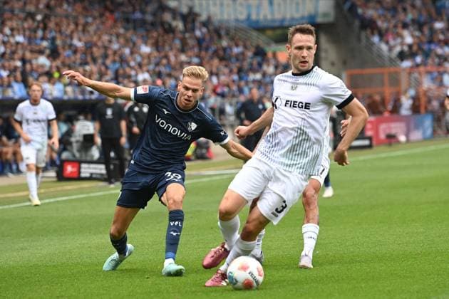 Leandro MORGALLA (BO) gegen Paul JAECKEL (MS) Aktion, Zweikampf, Fussball 2. Bundesliga, 4. Spieltag, matchday 4, VfL Bochum (BO) - SC Preussen Muenster (MS) 1-2 am 30.08.2025, Vonovia Ruhrstadion Bochum Deutschland. DFL regulations prohibit any use of photographs as image sequences and or quasi-video Â