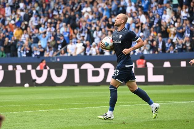 Philipp HOFMANN (BO) Jubel, jubeln, Freude, cheers, nach seinem Tor zum 1-1, Jubel, jubeln, Freude, cheers, Fussball 2. Bundesliga, 4. Spieltag, matchday 4, VfL Bochum (BO) - SC Preussen Muenster (MS) 1-2 am 30.08.2025, Vonovia Ruhrstadion Bochum Deutschland. DFL regulations prohibit any use of photographs as image sequences and or quasi-video Â