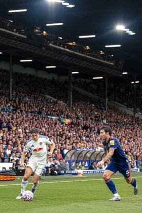 LEEDS, ENGLAND - AUGUST 30: Daniel James of Leeds United (L) and Sandro Tonali of Newcastle United (R) during a Premier League 2025 26 match between Leeds United and Newcastle United at Elland Road on August 30, 2025 in Leeds, England. (Photo by Richard Callis Sports Press Photo) Copyright: xRichardxCallis SPPx Sportspressphoto_SPR18597