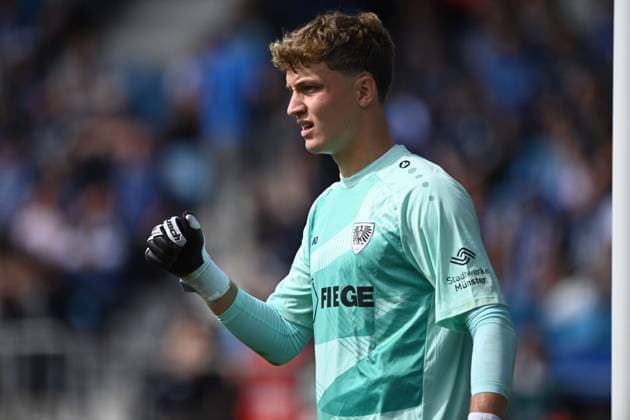 Torwart Johannes SCHENK (MS) halbe Figur, Halbfigur, -Gestik, gestikuliert, Fussball 2. Bundesliga, 4. Spieltag, matchday 4, VfL Bochum (BO) - SC Preussen Muenster (MS) 1-2 am 30.08.2025, Vonovia Ruhrstadion Bochum Deutschland. DFL regulations prohibit any use of photographs as image sequences and or quasi-video Â