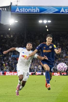 LEEDS, ENGLAND - AUGUST 30: Lewis Miley of Newcastle United (R) and James Justin of Leeds United (L) during a Premier League 2025 26 match between Leeds United and Newcastle United at Elland Road on August 30, 2025 in Leeds, England. (Photo by Richard Callis Sports Press Photo) Copyright: xRichardxCallis SPPx Sportspressphoto_SPR18604