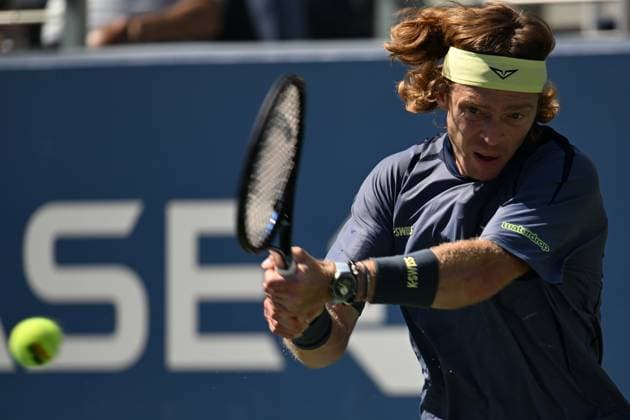 (250831) -- NEW YORK, Aug. 31, 2025 -- Andrey Rublev of Russia hits a return during the men s singles third round match against Coleman Wong of China s Hong Kong at the 2025 US Open tennis championships in New York, the United States, Aug. 30, 2025. ) (SP)U.S.-NEW YORK-TENNIS-US OPEN-MEN S SINGLES-RUBLEV VS WONG LixRui 