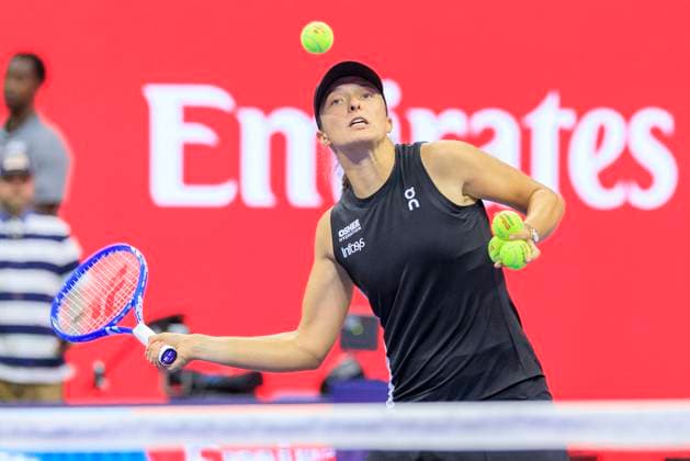 August 30, 2025, Flushing Meadows, New York, USA: Iga Swiatek hits autographed balls to the fans after winning her match against Anna Kalinskaya on Day 7 of the 2025 US Open at USTA Billie Jean King National Tennis Center on Saturday August 30, 2025 in the Flushing neighborhood of the Queens borough of New York City. JAVIER ROJAS PI Flushing Meadows USA - ZUMAp124 20250830_zaa_p124_147 Copyright: xJavierxRojasx