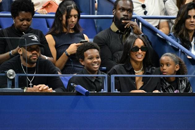 Russell Wilson and Ciara with their children are seen watching Iga Swiatek of Pol returns Vs Anna Kalinskya on Arthur Ashe Stadium on day 7 at the 2025 US Open Tennis Championship at the USTA Billie Jean King National Tennis Center in New York City on Saturday, August 30, 2025.  NYP20250830307 LARRYxMARANO