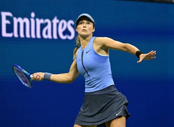 Anna Kalinskya returns a jolly to Iga Swiatek of Pol on Arthur Ashe Stadium on day 7 at the 2025 US Open Tennis Championship at the USTA Billie Jean King National Tennis Center in New York City on Saturday, August 30, 2025.  NYP20250830318 LARRYxMARANO