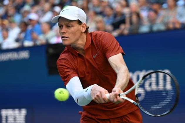 (250831) -- NEW YORK, Aug. 31, 2025 -- Jannik Sinner of Italy hits a return during the men s singles third round match against Denis Shapovalov of Canada at the 2025 US Open tennis championships in New York, the United States, Aug. 30, 2025. ) (SP)U.S.-NEW YORK-TENNIS-US OPEN-MEN S SINGLES-SINNER VS SHAPOVALOV LixRui 