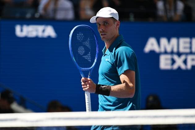 (250831) -- NEW YORK, Aug. 31, 2025 -- Denis Shapovalov of Canada reacts during the men s singles third round match against Jannik Sinner of Italy at the 2025 US Open tennis championships in New York, the United States, Aug. 30, 2025. ) (SP)U.S.-NEW YORK-TENNIS-US OPEN-MEN S SINGLES-SINNER VS SHAPOVALOV LixRui 