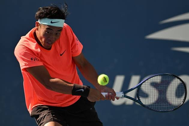 (250831) -- NEW YORK, Aug. 31, 2025 -- Coleman Wong of China s Hong Kong hits a return during the men s singles third round match against Andrey Rublev of Russia at the 2025 US Open tennis championships in New York, the United States, Aug. 30, 2025. ) (SP)U.S.-NEW YORK-TENNIS-US OPEN-MEN S SINGLES-RUBLEV VS WONG LixRui 
