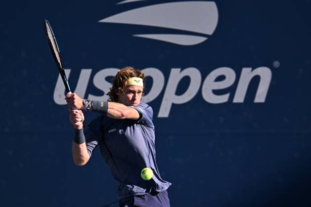 (250831) -- NEW YORK, Aug. 31, 2025 -- Andrey Rublev of Russia hits a return during the men s singles third round match against Coleman Wong of China s Hong Kong at the 2025 US Open tennis championships in New York, the United States, Aug. 30, 2025. ) (SP)U.S.-NEW YORK-TENNIS-US OPEN-MEN S SINGLES-RUBLEV VS WONG LixRui 