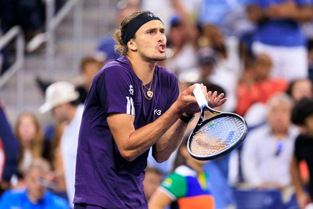 August 30, 2025, Flushing Meadows, New York, USA: Alexander Zverev talks with his team after losing a game during a match against Felix Auger-Aliassime on Day 7 of the 2025 US Open at USTA Billie Jean King National Tennis Center on Saturday August 30, 2025 in the Flushing neighborhood of the Queens borough of New York City. JAVIER ROJAS PI Flushing Meadows USA - ZUMAp124 20250830_zaa_p124_185 Copyright: xJavierxRojasx