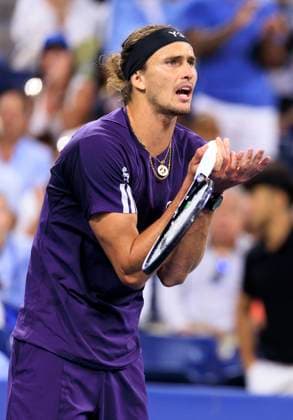 August 30, 2025, Flushing Meadows, New York, USA: Alexander Zverev talks with his team after losing a game during a match against Felix Auger-Aliassime on Day 7 of the 2025 US Open at USTA Billie Jean King National Tennis Center on Saturday August 30, 2025 in the Flushing neighborhood of the Queens borough of New York City. JAVIER ROJAS PI Flushing Meadows USA - ZUMAp124 20250830_zaa_p124_186 Copyright: xJavierxRojasx