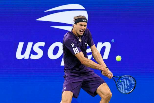 August 30, 2025, Flushing Meadows, New York, USA: Alexander Zverev hits a double backhand return during a match against Felix Auger-Aliassime on Day 7 of the 2025 US Open at USTA Billie Jean King National Tennis Center on Saturday August 30, 2025 in the Flushing neighborhood of the Queens borough of New York City. JAVIER ROJAS PI Flushing Meadows USA - ZUMAp124 20250830_zaa_p124_188 Copyright: xJavierxRojasx