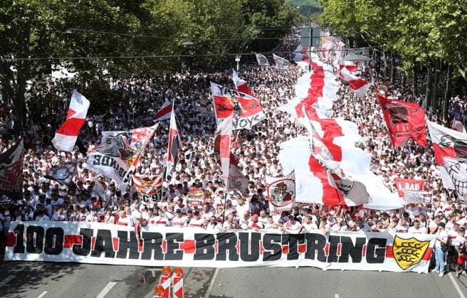 30.08.25 VfB Stuttgart - Borussia Mönchengladbach Deutschland, Stuttgart, 30.08.2025, Fussball, Bundesliga, VfB Stuttgart - Borussia Mönchengladbach: Fan Karawane. *** 30 08 25 VfB Stuttgart Borussia Mönchengladbach Germany, Stuttgart, 30 08 2025, Football, Bundesliga, VfB Stuttgart Borussia Mönchengladbach Fan Caravan