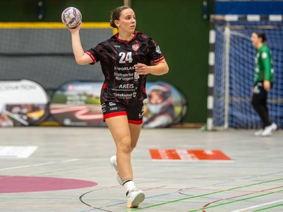 Lisa Fuchs (TG Nuertingen, 24) am Ball, TG Nuertingen vs. 1. FSV Mainz 05, Handball, 2. Bundesliga, Spielzeit 2025 2026, 30.08.2025 TG Nuertingen vs. 1. FSV Mainz 05, Handball, 2. Bundesliga, Spielzeit 2025 2026, 30.08.2025 Nuertingen Copyright: xMichaelxSchmidt Eibner-Pressefotx EP_MST