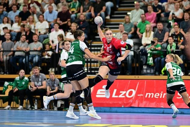 Handball I Frauen I Saison 2025-2026 I 1. HBF I 1. Spieltag I VfL Oldenburg - BSV Sachsen Zwickau I 30.08.2025 Marie Steffen (14, VfL Oldenburg) gegen Charlotte Kähr (17, BSV Sachsen Zwickau) Oldenburg EWE Arena Niedersachsen Deutschland Copyright: xLobeca FelixxSchlikisx