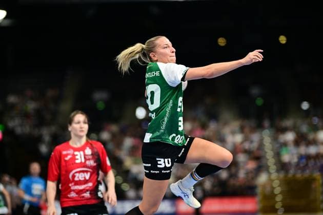 Handball I Frauen I Saison 2025-2026 I 1. HBF I 1. Spieltag I VfL Oldenburg - BSV Sachsen Zwickau I 30.08.2025 Jenny Behrend (30, VfL Oldenburg) Oldenburg EWE Arena Niedersachsen Deutschland Copyright: xLobeca FelixxSchlikisx