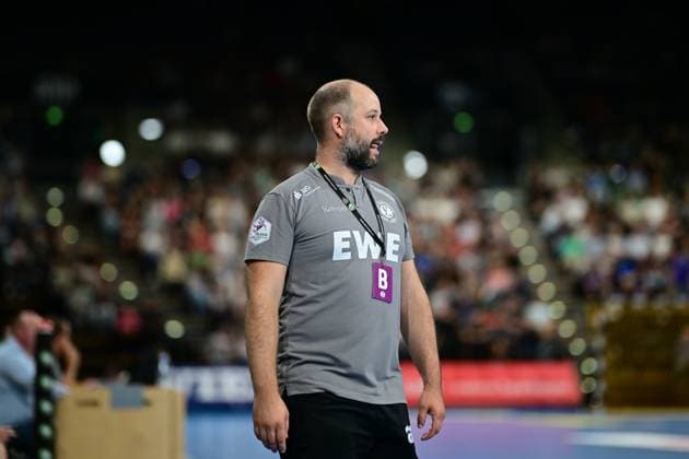 Handball I Frauen I Saison 2025-2026 I 1. HBF I 1. Spieltag I VfL Oldenburg - BSV Sachsen Zwickau I 30.08.2025 Niels Bötel (VfL Oldenburg) Oldenburg EWE Arena Niedersachsen Deutschland Copyright: xLobeca FelixxSchlikisx