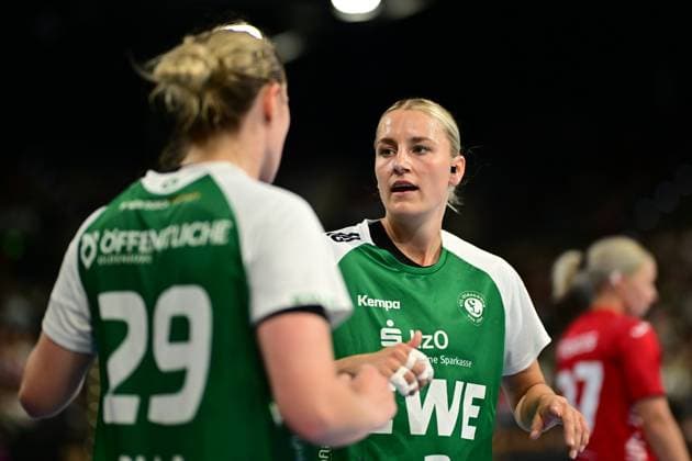 Handball I Frauen I Saison 2025-2026 I 1. HBF I 1. Spieltag I VfL Oldenburg - BSV Sachsen Zwickau I 30.08.2025 Paulina Golla (29, VfL Oldenburg) Lisa Borutta (2, VfL Oldenburg) Oldenburg EWE Arena Niedersachsen Deutschland Copyright: xLobeca FelixxSchlikisx