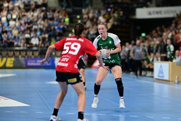Handball I Frauen I Saison 2025-2026 I 1. HBF I 1. Spieltag I VfL Oldenburg - BSV Sachsen Zwickau I 30.08.2025 Kaho Nakayama (59, BSV Sachsen Zwickau) Laurentia Wolff (24, VfL Oldenburg) Oldenburg EWE Arena Niedersachsen Deutschland Copyright: xLobeca FelixxSchlikisx