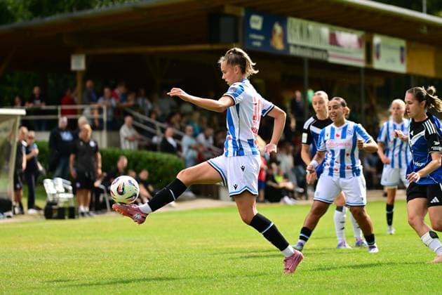 Fußball I Frauen I Saison 2025-2026 I Testspiel I Hamburger SV - SC Heerenveen I 30.08.2025 Sterre Kroezen (10, SC Heerenveen Frauen) Varel Obenstroh, A-Platz Niedersachsen Deutschland Copyright: xLobeca FelixxSchlikisx