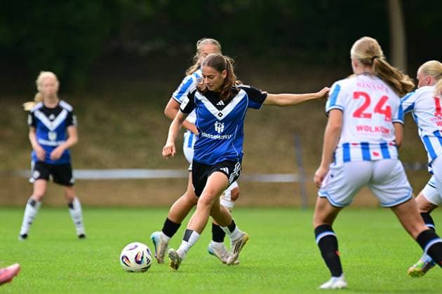 Fußball I Frauen I Saison 2025-2026 I Testspiel I Hamburger SV - SC Heerenveen I 30.08.2025 Schuss Leni Marie Eggert (29, Hamburger SV) Varel Obenstroh, A-Platz Niedersachsen Deutschland Copyright: xLobeca FelixxSchlikisx