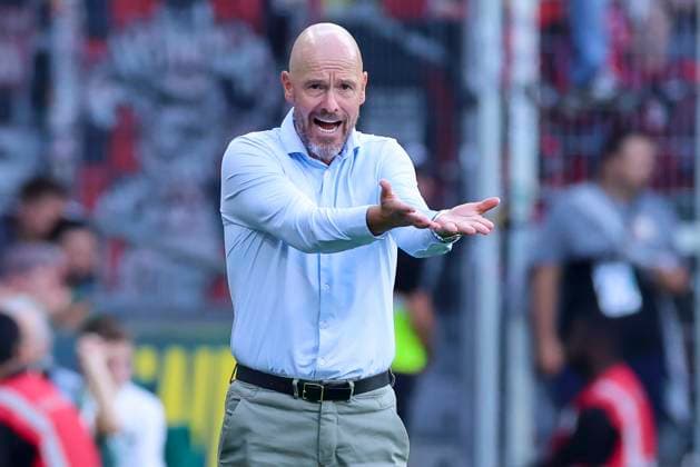 Trainer Erik ten Hag (Bayer 04 Leverkusen) gestikuliert, Bundesliga, SV Werder Bremen v Bayer 04 Leverkusen, Weserstadion am 30. August 2025 in Bremen, Deutschland. (Foto von Marco Steinbrenner DeFodi Images) Trainer Erik ten Hag (Bayer 04 Leverkusen) gestures, Bundesliga, SV Werder Bremen v Bayer 04 Leverkusen, Weserstadion, August 30, 2025 in Bremen, Germany. (Photo by Marco Steinbrenner DeFodi Images) DFL regulations prohibit any use of photographs as image sequences and or quasi-video.
