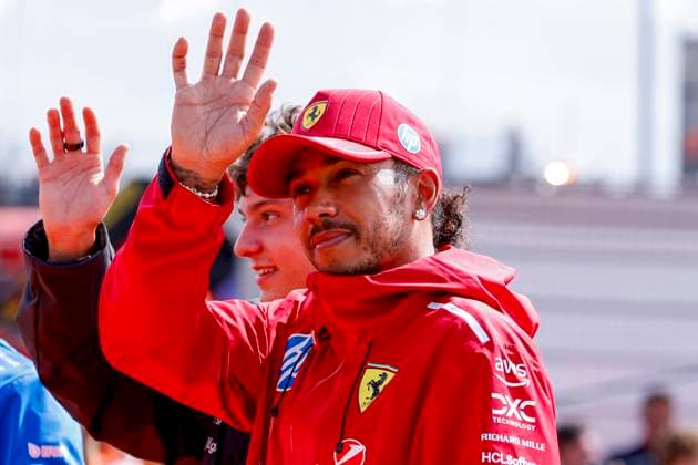 Drivers Parade Lewis Hamilton of the United Kingdom and Scuderia Ferrari HP F1 Team and Andrea Kimi Antonelli of Italy and Mercedes AMG Petronas F1 Team waves during the Formula 1 Heineken Dutch Grand Prix 2025 on Day 3 at Circuit Zandvoort on August 31, 2025 in Zandvoort, Netherlands. (Photo by Marcel ter Bals DeFodi Images)