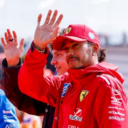 Drivers Parade Lewis Hamilton of the United Kingdom and Scuderia Ferrari HP F1 Team and Andrea Kimi Antonelli of Italy and Mercedes AMG Petronas F1 Team waves during the Formula 1 Heineken Dutch Grand Prix 2025 on Day 3 at Circuit Zandvoort on August 31, 2025 in Zandvoort, Netherlands. (Photo by Marcel ter Bals DeFodi Images)