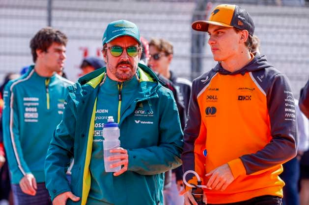 Drivers Parade Fernando Alonso of Spain and Aston Martin F1 Team and Oscar Piastri of Australia and McLaren F1 Team during the Formula 1 Heineken Dutch Grand Prix 2025 on Day 3 at Circuit Zandvoort on August 31, 2025 in Zandvoort, Netherlands. (Photo by Marcel ter Bals DeFodi Images)
