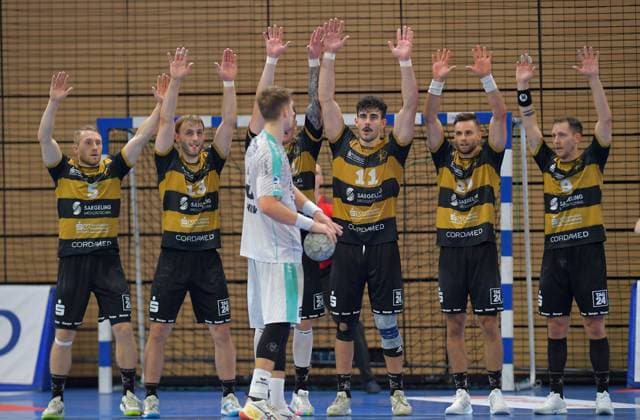 30.08.2025, Dresdens Lukas Wucherpfennig, Dresdens Anton Preußner, Dresdens Doruk Pehlivan, Dresdens Sebastian Greß und Dresdens Julius Dierberg erwarten den Freiwurf von Bietigheims Nikola Vlahovic, Handball, 2. Bundesliga, HC Elbflorenz Dresden-SG BBM Bietigheim 24:28, (c) Dresden