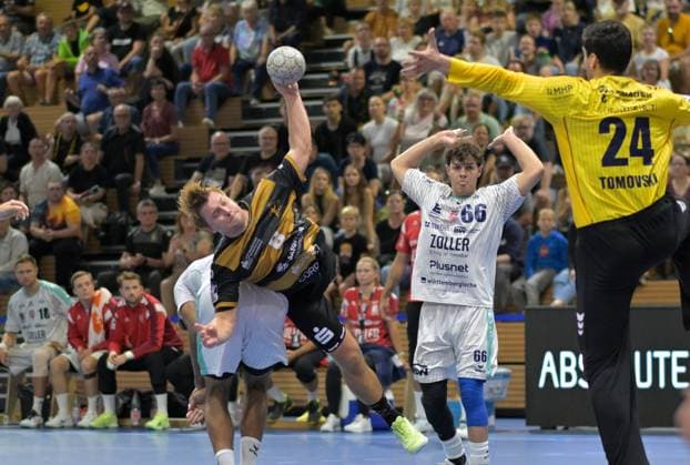 30.08.2025, Dresdens Viktor Petersen Norberg gegen Bietigheims Martin Tomovski, Handball, 2. Bundesliga, HC Elbflorenz Dresden-SG BBM Bietigheim 24:28, (c) Dresden