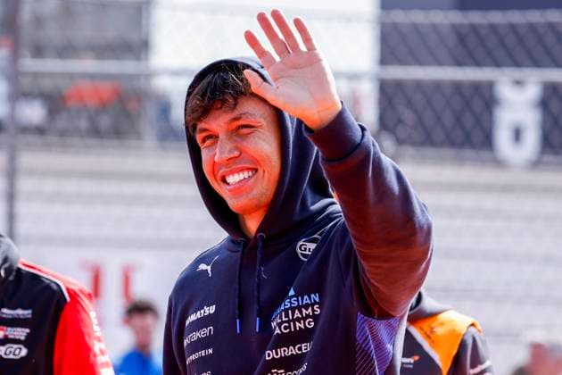 Drivers Parade Alexander Albon of Thailand and Williams wave during the Formula 1 Heineken Dutch Grand Prix 2025 on Day 3 at Circuit Zandvoort on August 31, 2025 in Zandvoort, Netherlands. (Photo by Marcel ter Bals DeFodi Images)