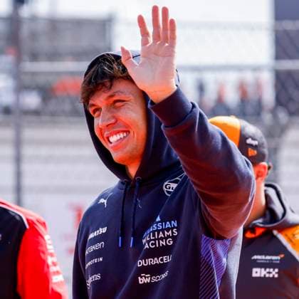 Drivers Parade Alexander Albon of Thailand and Williams wave during the Formula 1 Heineken Dutch Grand Prix 2025 on Day 3 at Circuit Zandvoort on August 31, 2025 in Zandvoort, Netherlands. (Photo by Marcel ter Bals DeFodi Images)