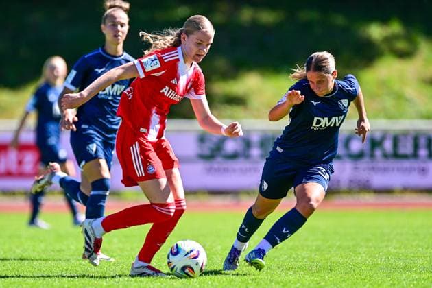 v.li.: Marie Gmeineder (FCB, 6) Lilith Schmidt (Bochum, 30) im Zweikampf, Duell, duel, tackle, Dynamik, Action, Aktion, 31.08.2025, Aschheim (Deutschland), Fussball,2. Frauen-Bundesliga, FC Bayern München II - VfL Bochuim, DFB DFL REGULATIONS PROHIBIT ANY USE OF PHOTOGRAPHS AS IMAGE SEQUENCES AND OR QUASI-VIDEO.