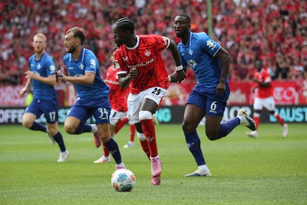 31.08.2025, xmohx, Fussball 2.Bundesliga, 1.FC Kaiserslautern - SV Darmstadt 98 v.l. Richmond Tachie (1. FC Kaiserslautern) Patric Pfeiffer (SV Darmstadt 98) Zweikampf, Aktion, action, battle for the ball (DFL DFB REGULATIONS PROHIBIT ANY USE OF PHOTOGRAPHS as IMAGE SEQUENCES and or QUASI-VIDEO) Kaiserslautern