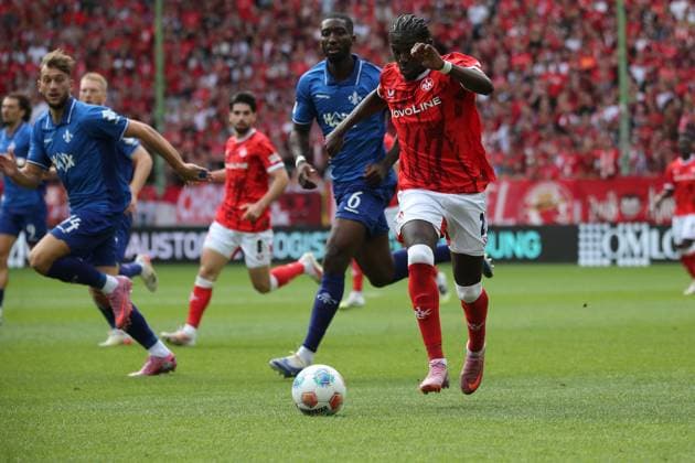 31.08.2025, xmohx, Fussball 2.Bundesliga, 1.FC Kaiserslautern - SV Darmstadt 98 v.l. Richmond Tachie (1. FC Kaiserslautern) Patric Pfeiffer (SV Darmstadt 98) Zweikampf, Aktion, action, battle for the ball (DFL DFB REGULATIONS PROHIBIT ANY USE OF PHOTOGRAPHS as IMAGE SEQUENCES and or QUASI-VIDEO) Kaiserslautern