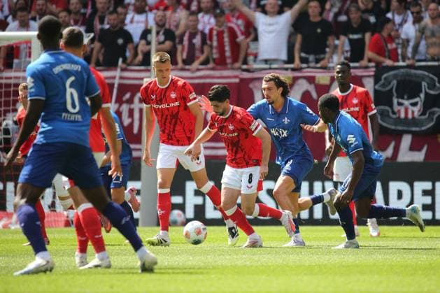 31.08.2025, xmohx, Fussball 2.Bundesliga, 1.FC Kaiserslautern - SV Darmstadt 98 v.l. Semih Sahin (1. FC Kaiserslautern) Frasier Hornby (SV Darmstadt 98) Zweikampf, Aktion, action, battle for the ball (DFL DFB REGULATIONS PROHIBIT ANY USE OF PHOTOGRAPHS as IMAGE SEQUENCES and or QUASI-VIDEO) Kaiserslautern