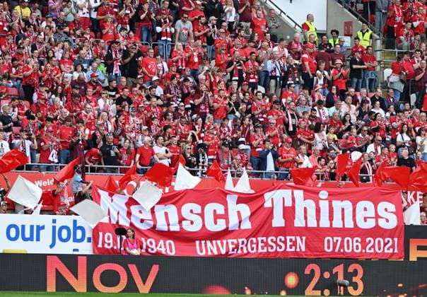 Fussball - 2. Bundesliga - Saison 2025 26 1. FC Kaiserslautern 31.8..2025 Fritz-Walter-Stadion 1. FC Kaiserslautern (fck) - SV Darmstadt 98 (da) Choreografie der Rollis 1. FC Kaiserslautern