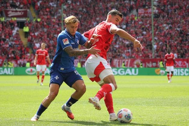 31.08.2025, xmohx, Fussball 2.Bundesliga, 1.FC Kaiserslautern - SV Darmstadt 98 v.l. Luca Marseiler (SV Darmstadt 98) Maxwell Gyamfi (1. FC Kaiserslautern) Zweikampf, Aktion, action, battle for the ball (DFL DFB REGULATIONS PROHIBIT ANY USE OF PHOTOGRAPHS as IMAGE SEQUENCES and or QUASI-VIDEO) Kaiserslautern
