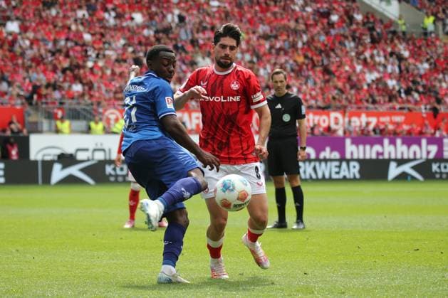 31.08.2025, xmohx, Fussball 2.Bundesliga, 1.FC Kaiserslautern - SV Darmstadt 98 v.l. Merveille Papela (SV Darmstadt 98) Semih Sahin (1. FC Kaiserslautern) Zweikampf, Aktion, action, battle for the ball (DFL DFB REGULATIONS PROHIBIT ANY USE OF PHOTOGRAPHS as IMAGE SEQUENCES and or QUASI-VIDEO) Kaiserslautern