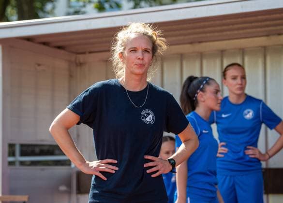 Fussball, Frauen, Saison 2025 2026, Regionalliga Nordost (1. Spieltag), Türkiyemspor Berlin - Hertha BSC, Trainerin Greta Budde (Türkiyemspor), 31.08. 2025, Copyright: xSebastianxRäppold MatthiasxKochx